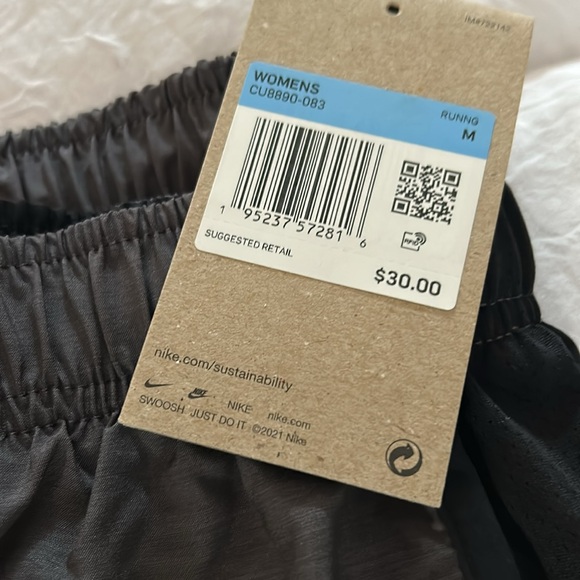 NIKE Women DriFit athletic shorts, size M, NWT - Picture 2 of 4